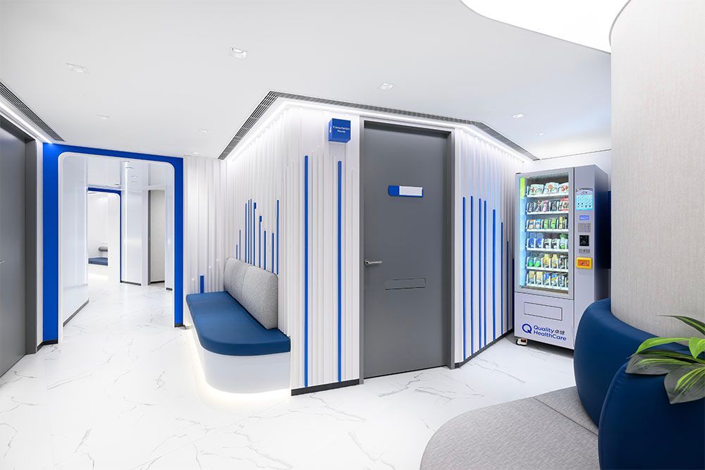 vender machine with food and drink for customer