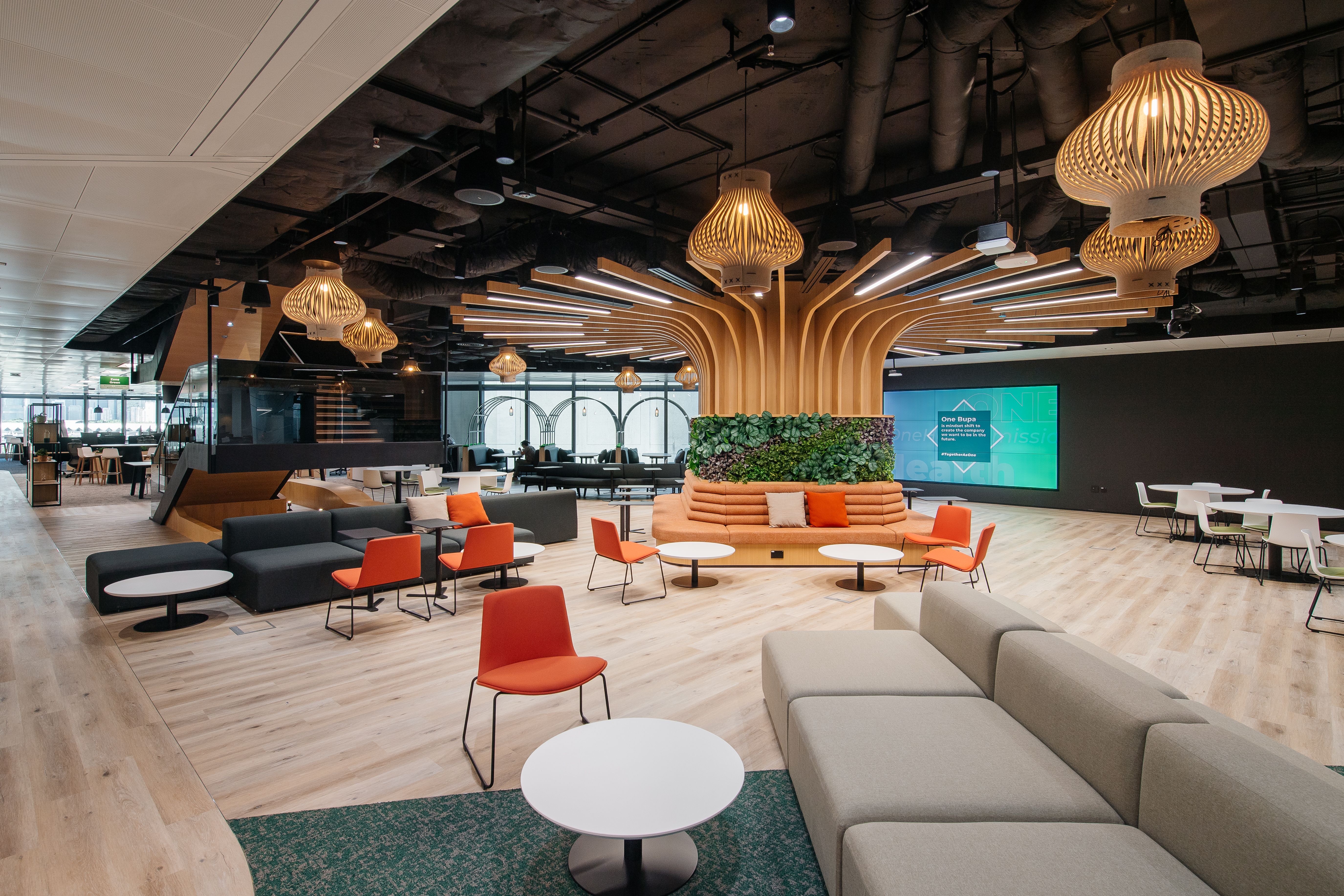 工作茶座 設有工作茶座的社交休閒區,為全體員工會議和公司活動提供了一個舒適的空間, 並讓員工在輕鬆的環境中啟發靈感。